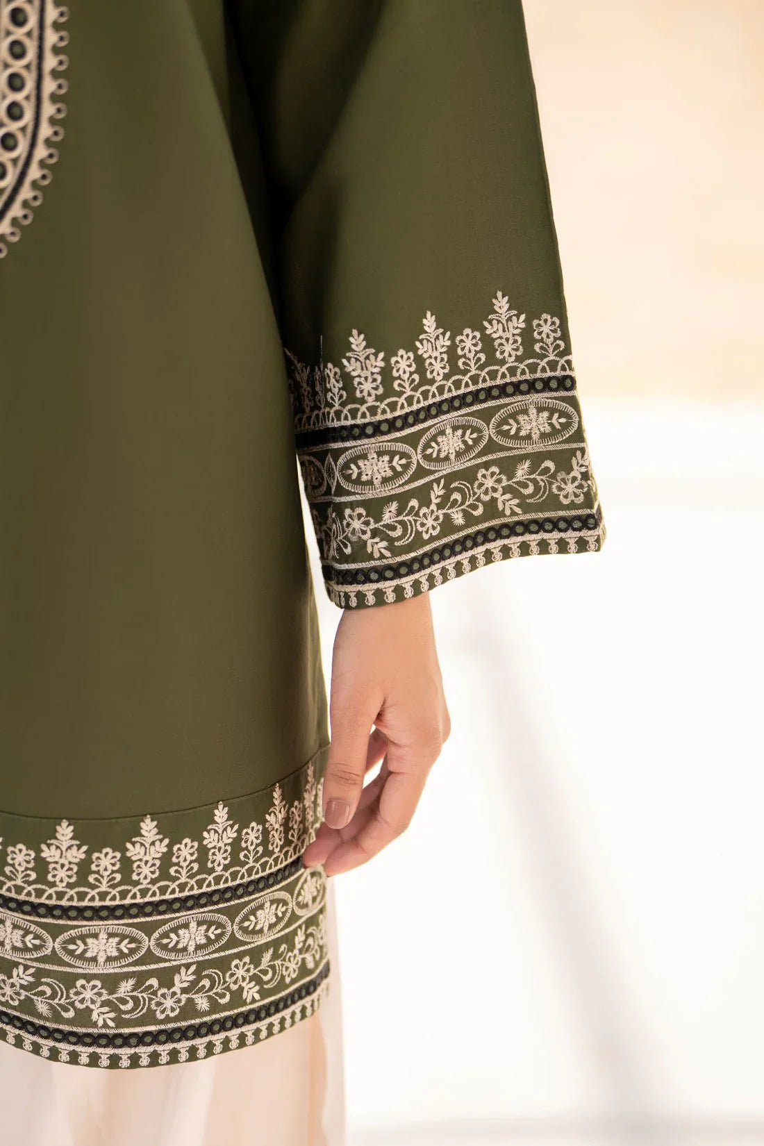 Hoorain 3 piece EMBROIDRED