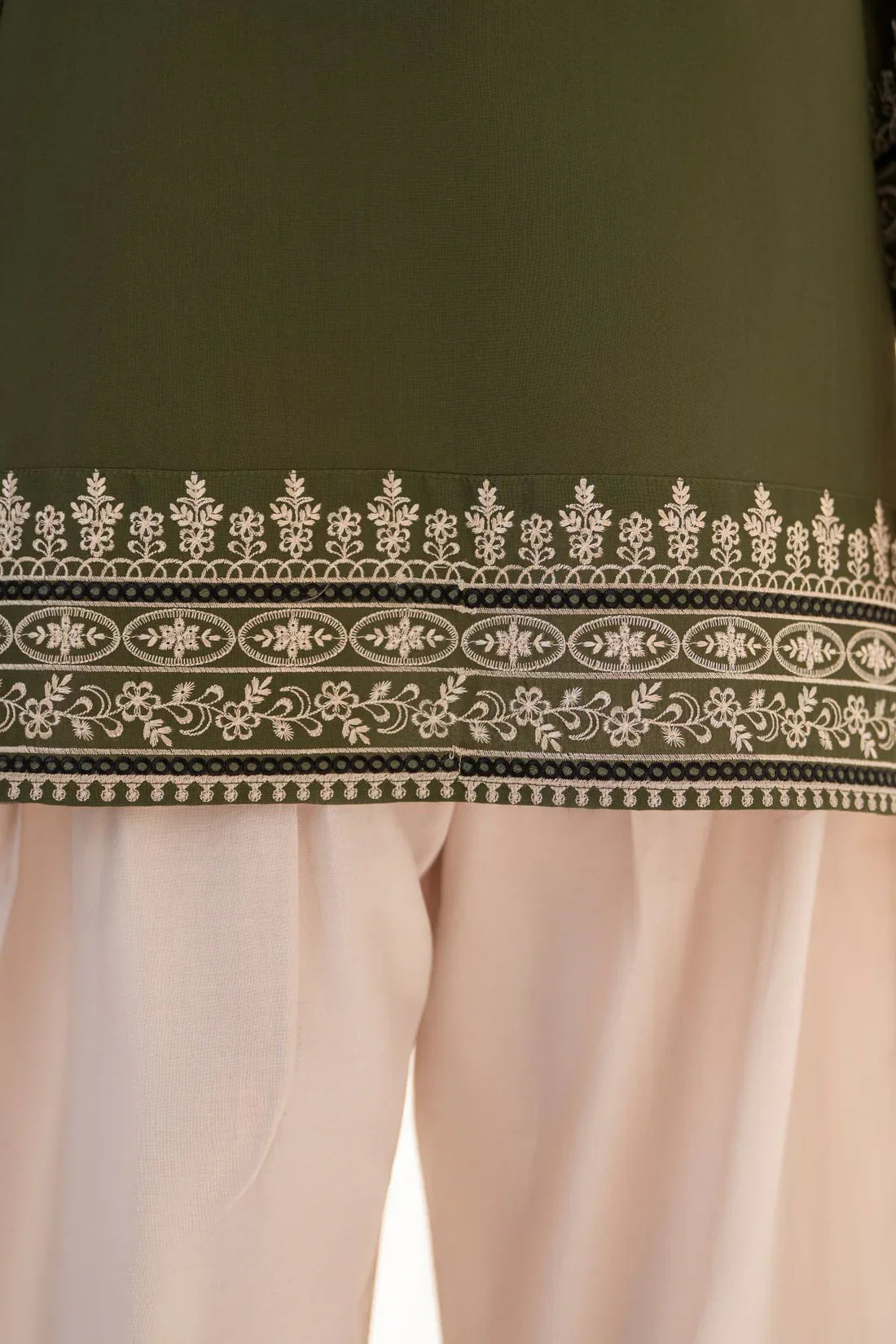 Hoorain 3 piece EMBROIDRED